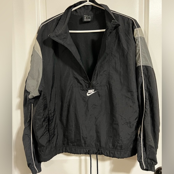 VINTAGE NIKE WOMENS CROP WINDBREAKER - Picture 4 of 5